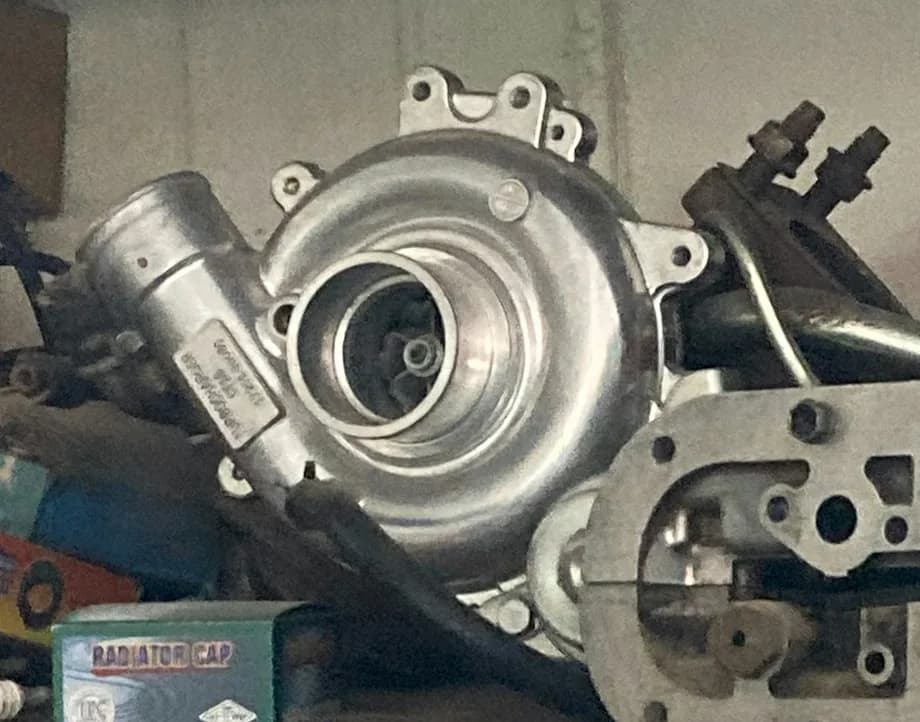 Turbosprężarka na półce warsztatowej (zdjęcie poglądowe)