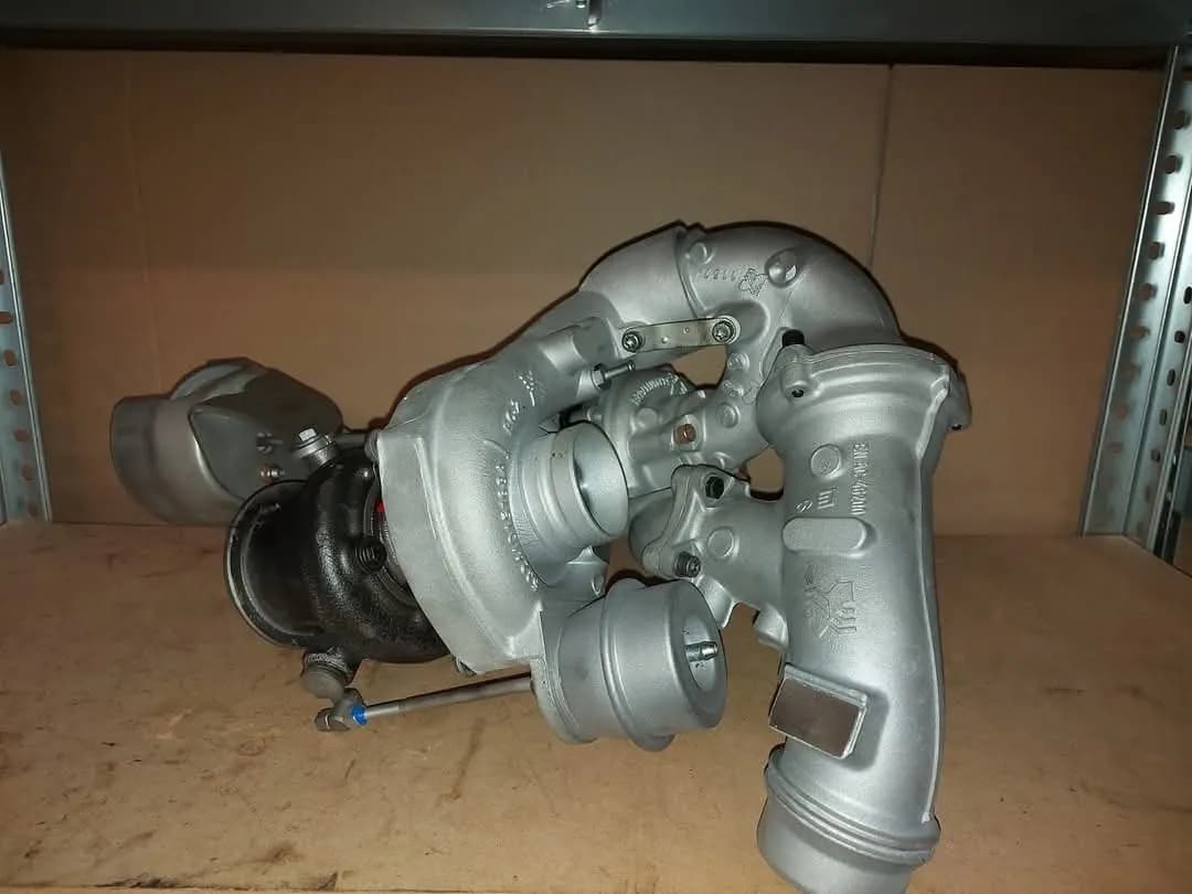 Zespół dwóch turbosprężarek z nastawnikami, na kartonie